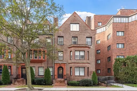 40 Elm St #2, Worcester, MA 01609 photo 2