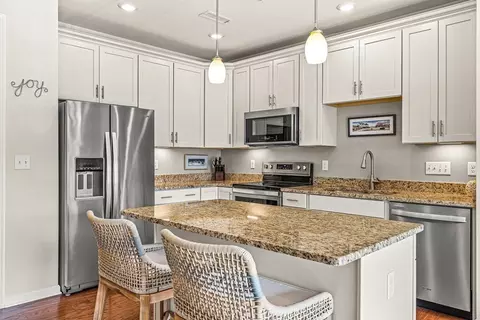 2 Francis Dr #203, Andover, MA 01810