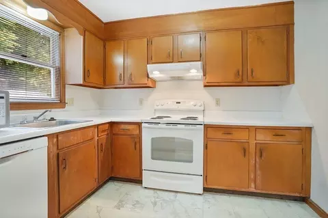 970-972 Grayson Dr, Springfield, MA 01119 photo 10