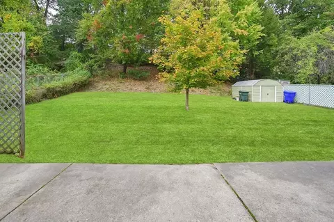 970-972 Grayson Dr, Springfield, MA 01119 photo 4
