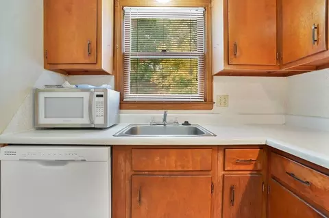 970-972 Grayson Dr, Springfield, MA 01119 photo 9