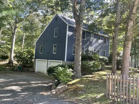 23 Radcliff Rd, Mashpee, MA 02649