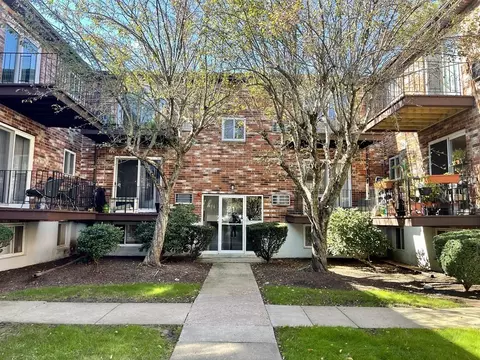 21 Westgate Rd #2, Boston College, MA 02467