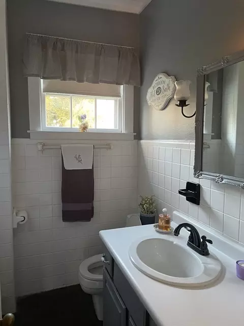 20 Spring St, Clinton, MA 01510 photo 14