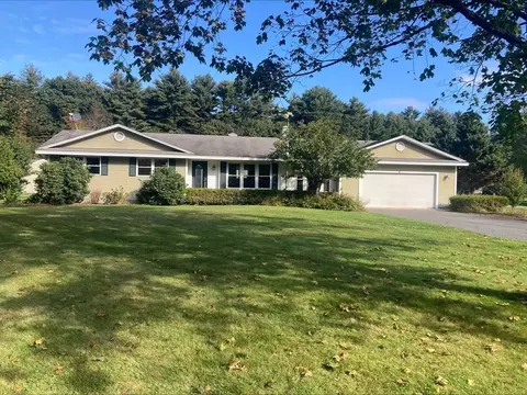 8 Railroad Ave, Douglas, MA 01516