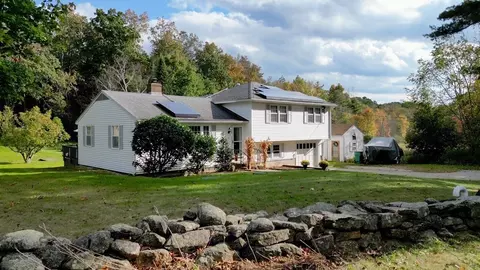 11 Ayers St, North Brookfield, MA 01535