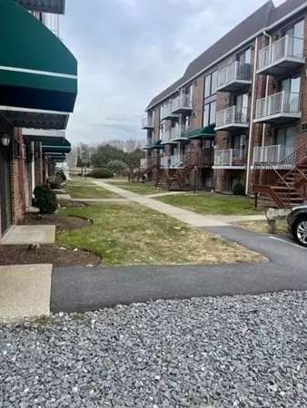 1186 Worcester Rd #611, Framingham, MA 01702