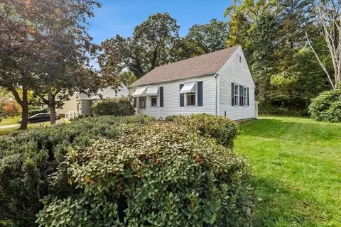 40 Oneida Ave, Brockton, MA 02301