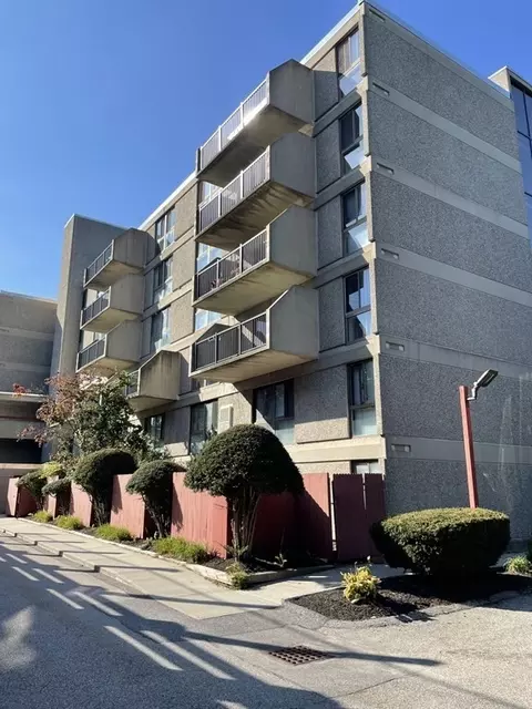 55 Tall Oaks Dr #305, Weymouth, MA 02190