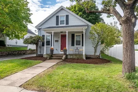 17 Worsted St, Franklin, MA 02038