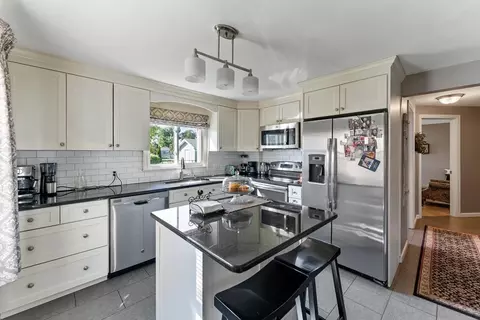 40 Francis St, Chicopee, MA 01013 photo 9