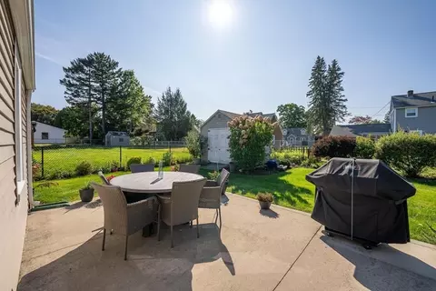 40 Francis St, Chicopee, MA 01013 photo 6