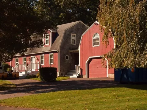 105 Riverview Dr, Bridgewater, MA 02324