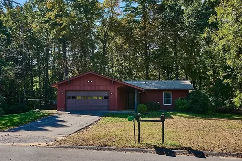 6 Kingsberry Ln, Southampton, MA 01073