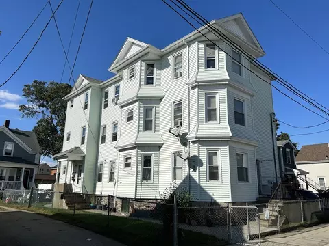 81 Swindells St, Fall River, MA 02723 photo 2