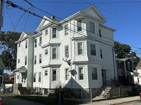 81 Swindells St, Fall River, MA 02723 photo 3