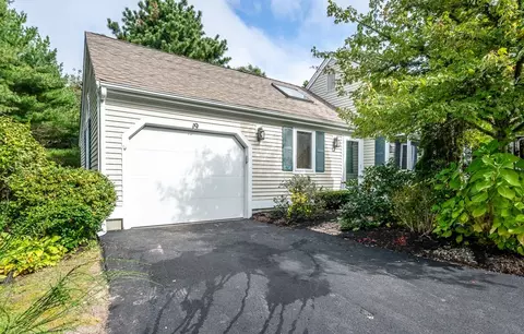 19 Rolling Green Ln #138, Mashpee, MA 02649