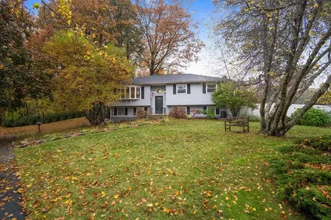 39 Meadow Dr, Middleton, MA 01949