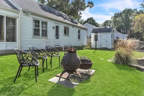 60 S Shore Dr, Springfield, MA 01118 photo 3