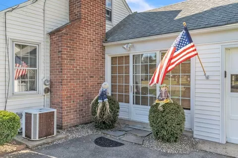 60 S Shore Dr, Springfield, MA 01118 photo 7