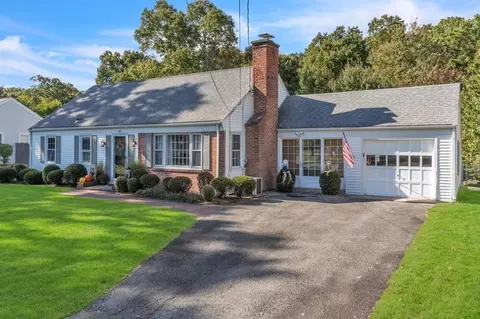 60 S Shore Dr, Springfield, MA 01118