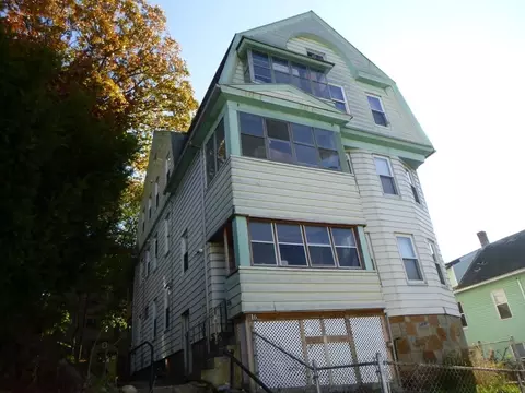 16 Everard St, Worcester, MA 01605