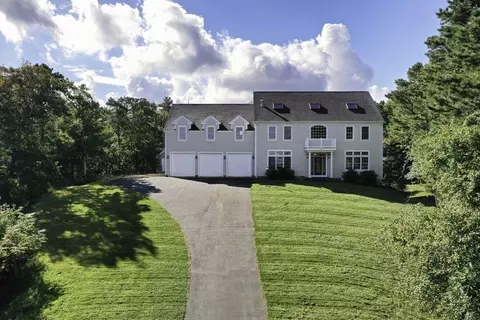 8 Desmond Rd, Bourne, MA 02532