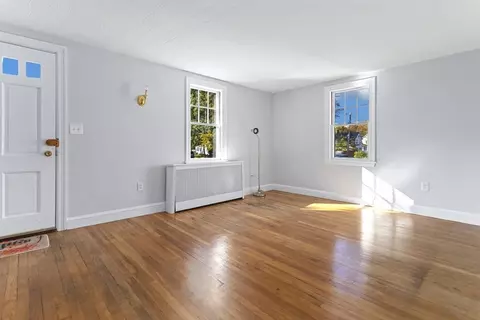 82 Spring St, Stoneham, MA 02180 photo 4