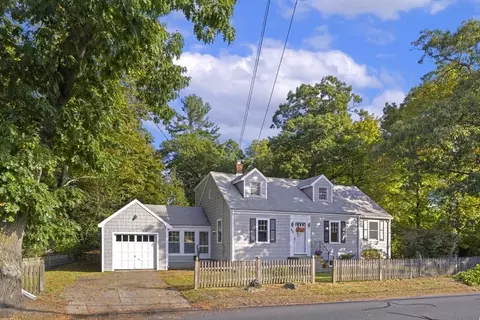 82 Spring St, Stoneham, MA 02180 photo 2