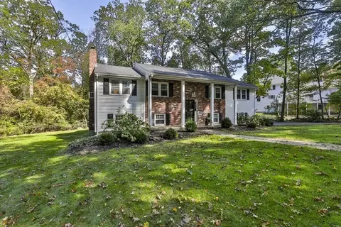 10 Serenity Ln, Andover, MA 01810