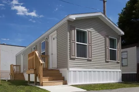 1044 Phillips Rd #12, New Bedford, MA 02745