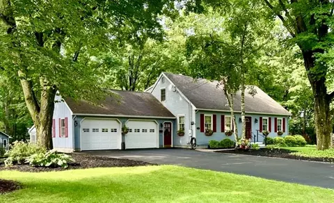 35 King Philip Ave, Deerfield, MA 01373