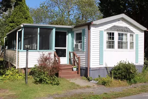 2 Fourth Ave, Bourne, MA 02559