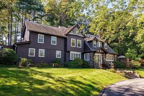 520 Blossom St, Fitchburg, MA 01420