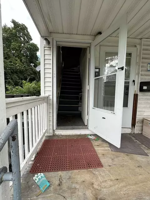 26 Calhoun St, Springfield, MA 01107 photo 3