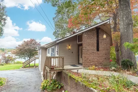 73 Waite St, Leicester, MA 01524