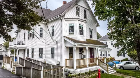 4 Dartmouth St, Taunton, MA 02780