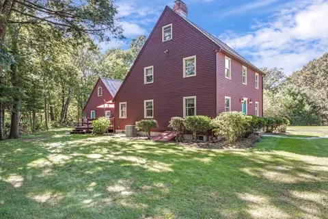 8 Mill River Dr, Mendon, MA 01756