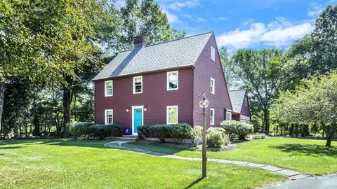 8 Mill River Dr, Mendon, MA 01756 photo 3