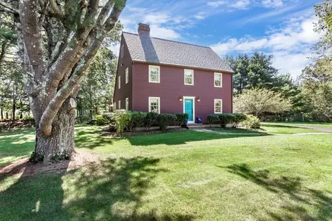 8 Mill River Dr, Mendon, MA 01756 photo 2