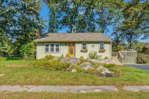 93 Maplewood Cir, Brockton, MA 02302