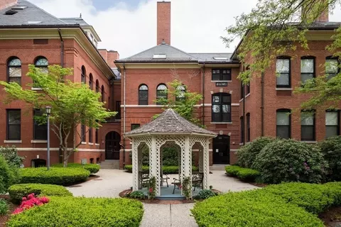 1 School St #406, Arlington, MA 02476