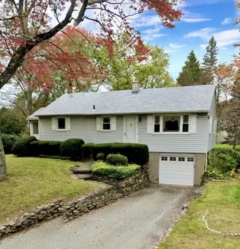 818 North St, Agawam, MA 01030