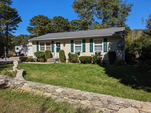 85 Grace Ct, Falmouth, MA 02536