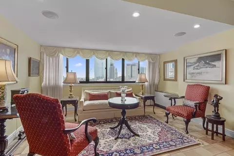 9 Hawthorne Pl #17E, Boston, MA 02114