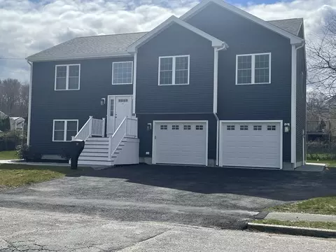 28 Indian Grass Cir, Tiverton, RI 02878