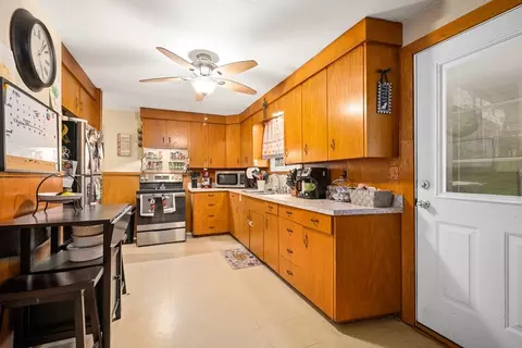 5 Elmer St, Worcester, MA 01603 photo 2