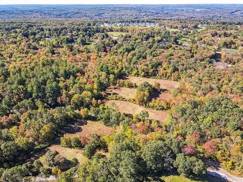 130136 Old Upton Rd, Grafton, MA 01519