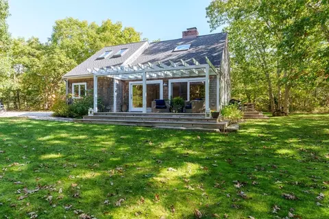 46 Crow Hollow Rd, West Tisbury, MA 02575