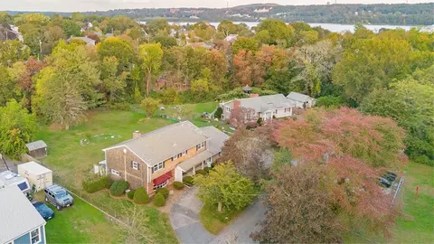 74 Hawthorne St, Somerset, MA 02726